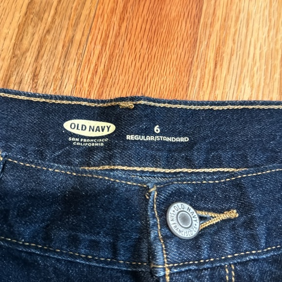 Old Navy low rise shorts size 6 - Picture 3 of 3